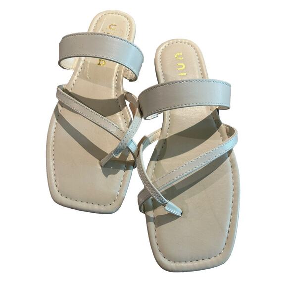 FREE W/PURCHASE UNISA Women Sandal 8.5M Thong Slide Faux Leather Off‎ White Flat - Picture 1 of 5